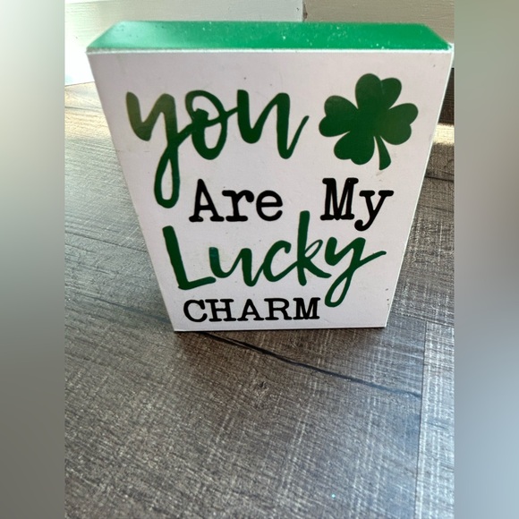 Lot Hobby Lobby St. Patrick's Day Leprechaun Figurine and Sign Set of 4 - Picture 10 of 14